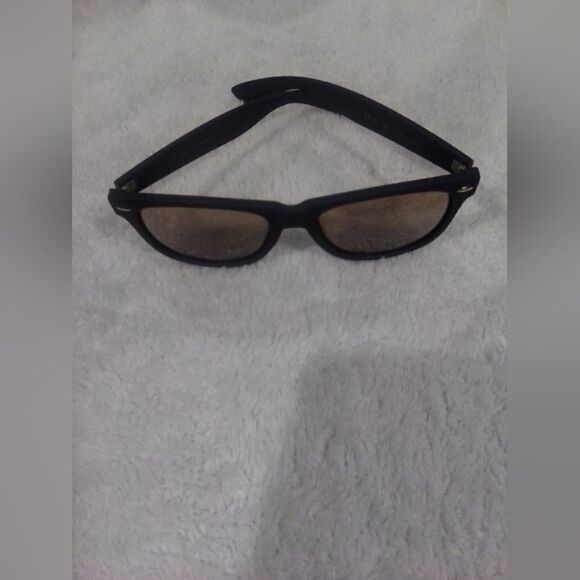 Gently Used Aeropostale Classic Sunglasses” UNISEX - Picture 3 of 4